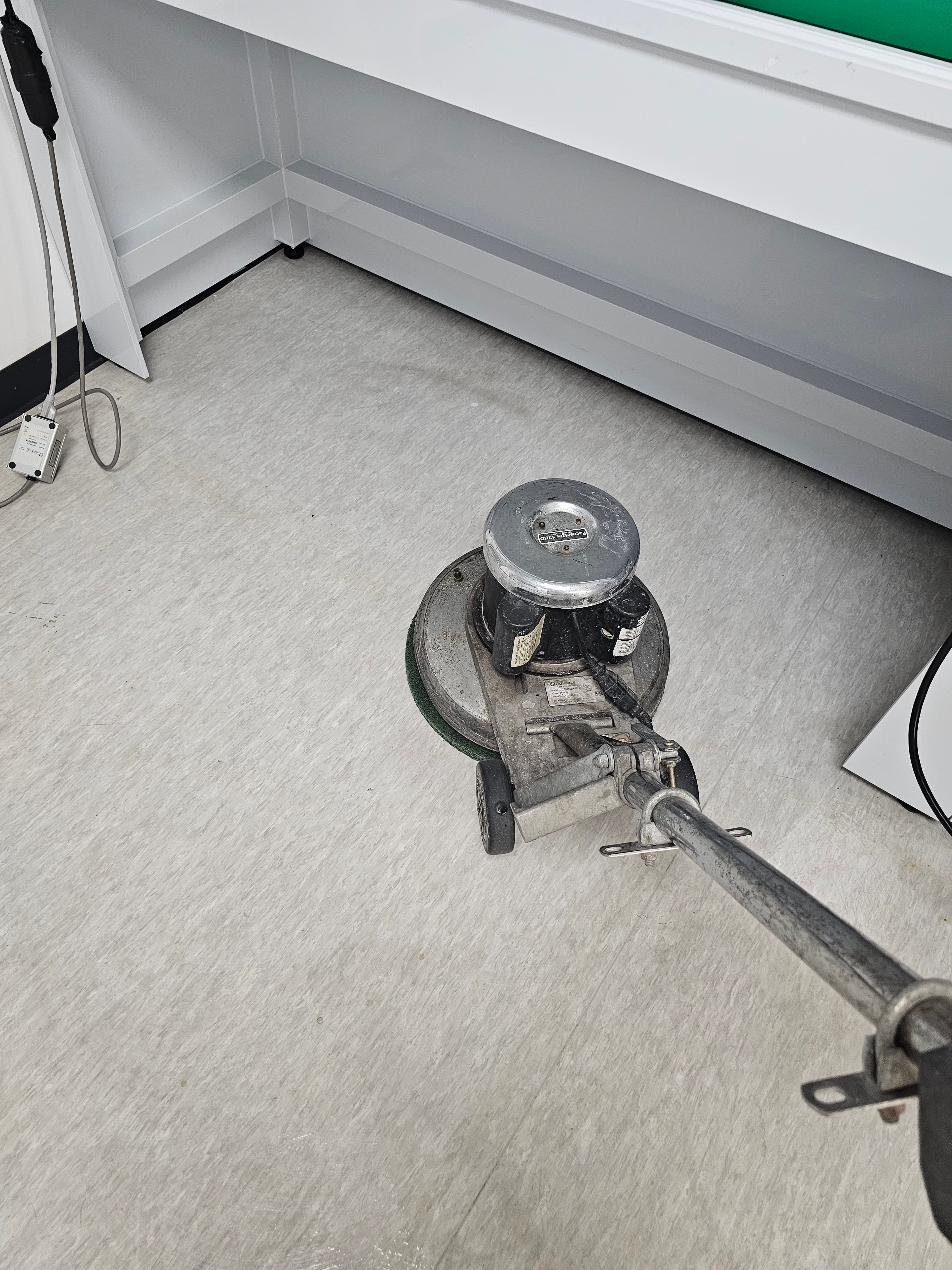 Floor scrubber
